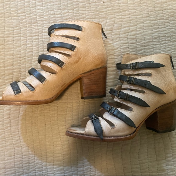 Stylish Freebird Black and Tan Women's Sandals - Picture 4 of 8